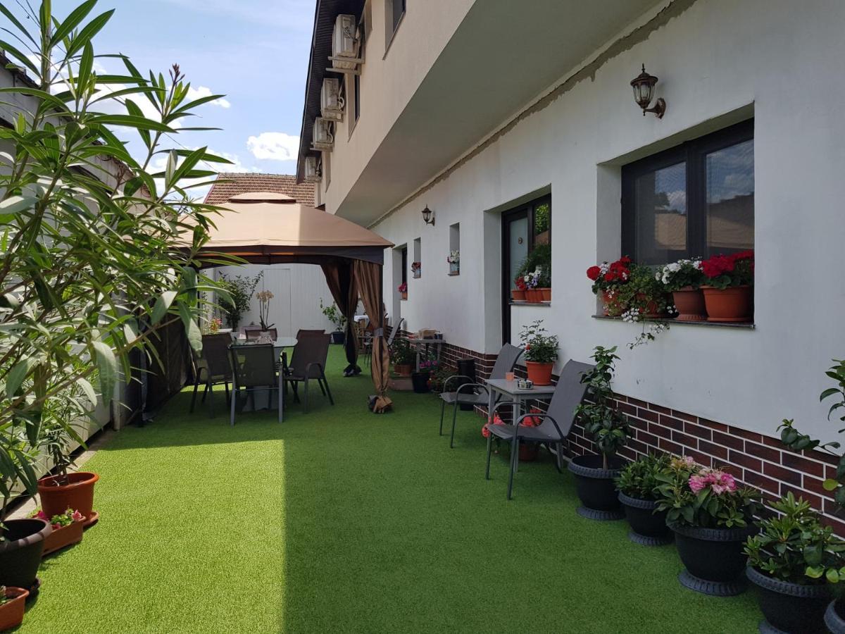 Casa Lipianu Hotel Targu Jiu Exterior photo